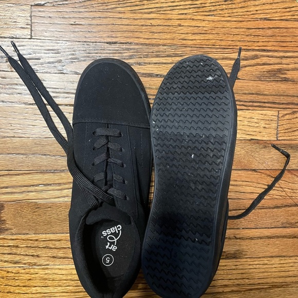 Art Class Black youth unisex Shoes size 5 - Picture 3 of 4